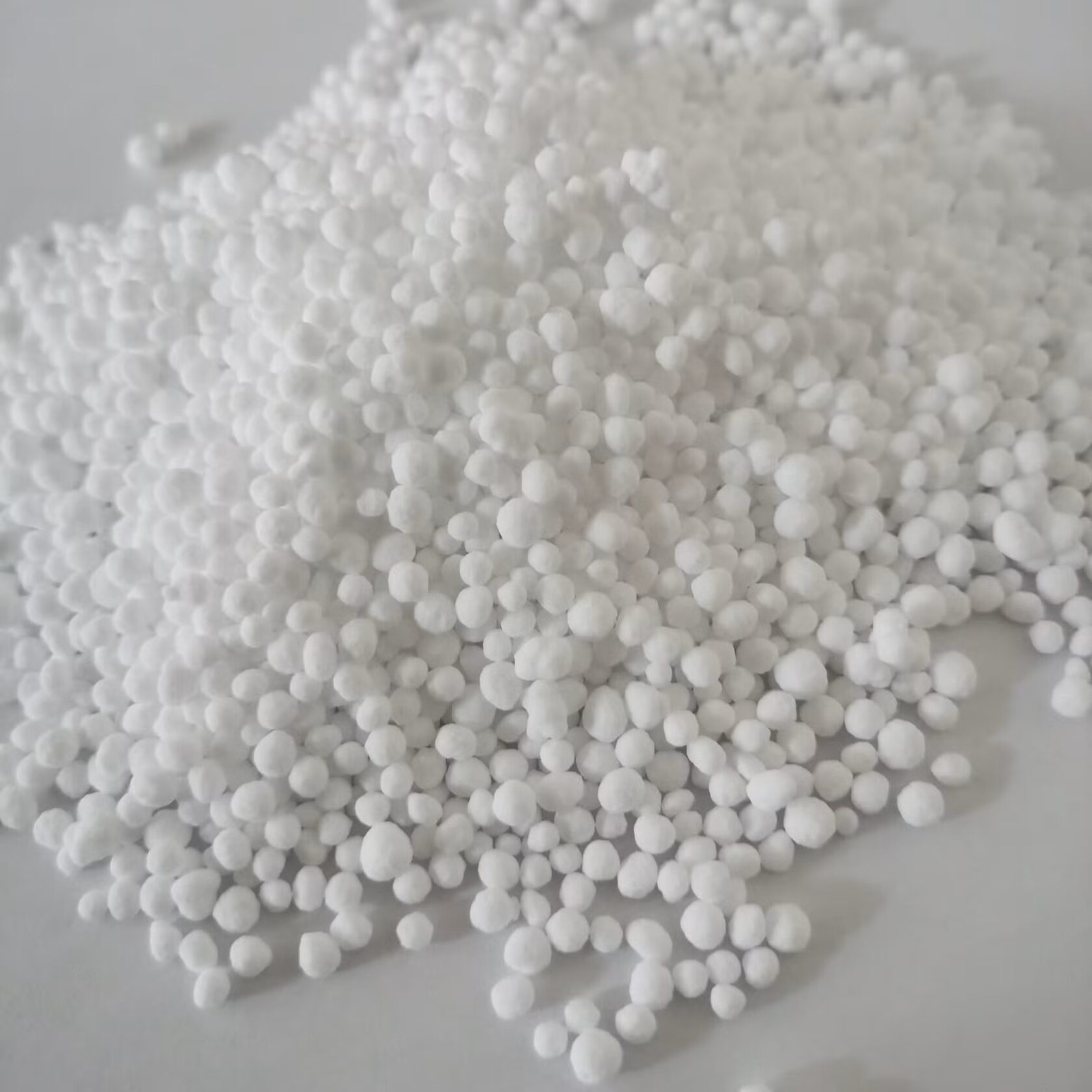Urea (46% N)